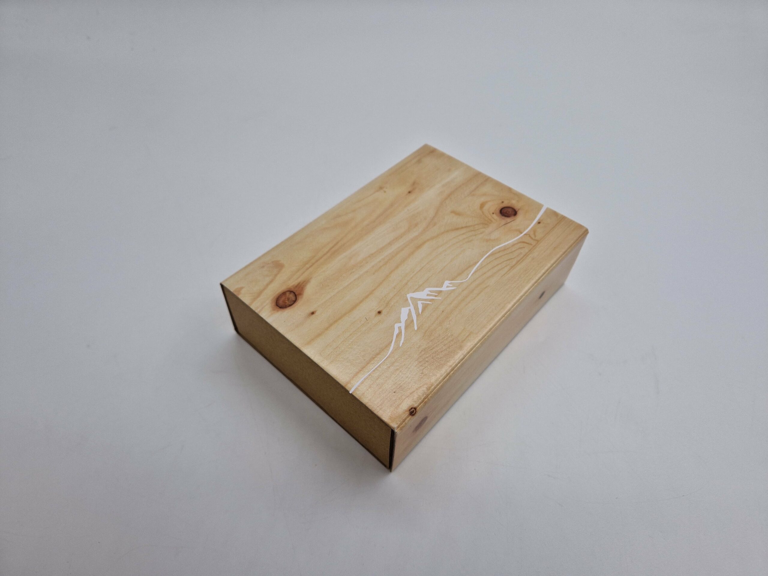 Geschenkskarton 18x13x5/7 cm Holzoptik 
